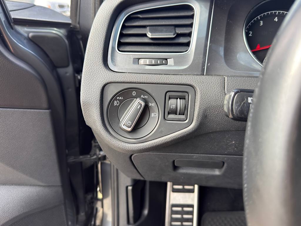 Thumbnail: 2017 Volkswagen Golf - 24