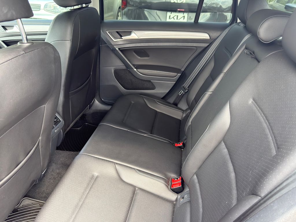 Thumbnail: 2017 Volkswagen Golf - 11