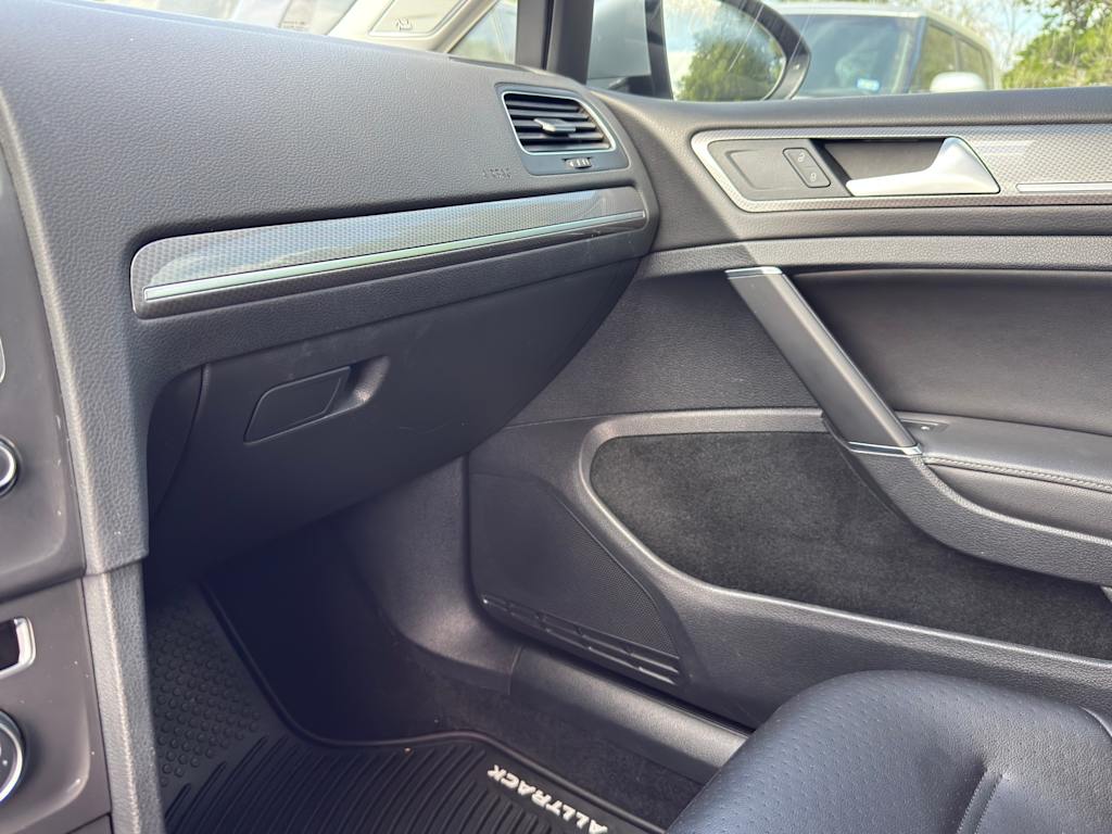 Thumbnail: 2017 Volkswagen Golf - 22