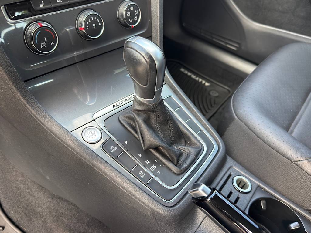 Thumbnail: 2017 Volkswagen Golf - 14