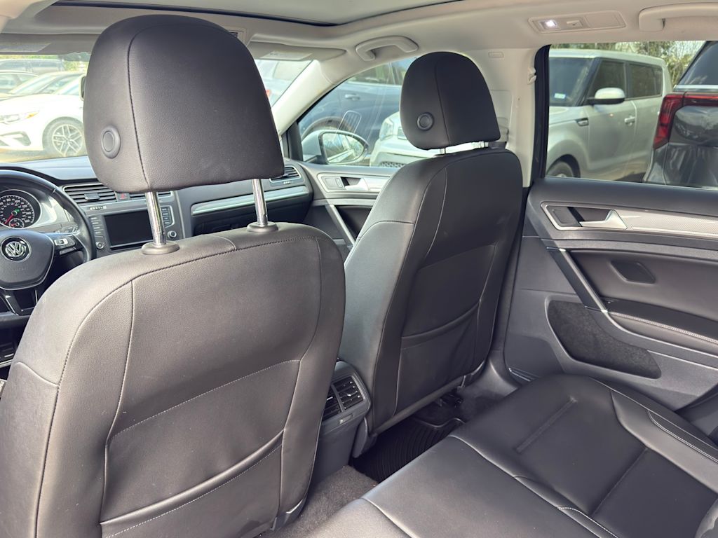 Thumbnail: 2017 Volkswagen Golf - 28