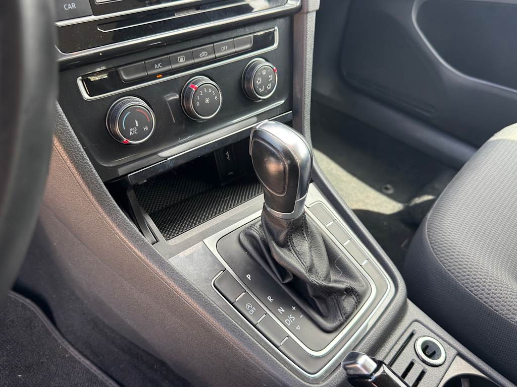 Thumbnail: 2019 Volkswagen Golf - 15