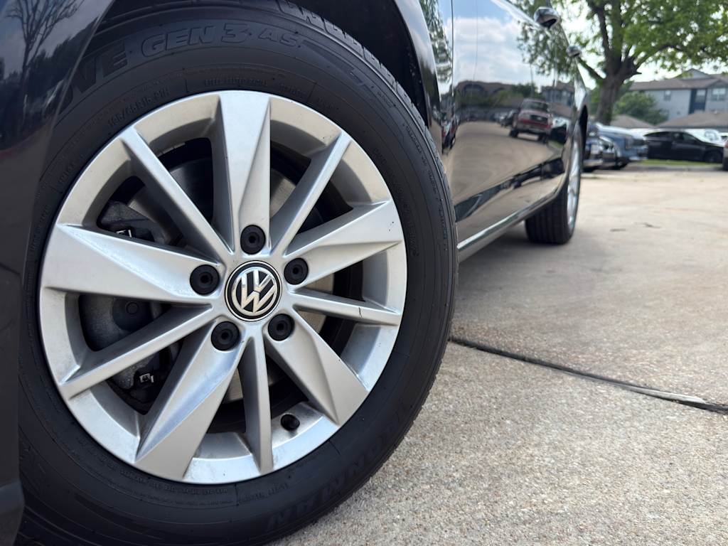 Thumbnail: 2019 Volkswagen Golf - 7
