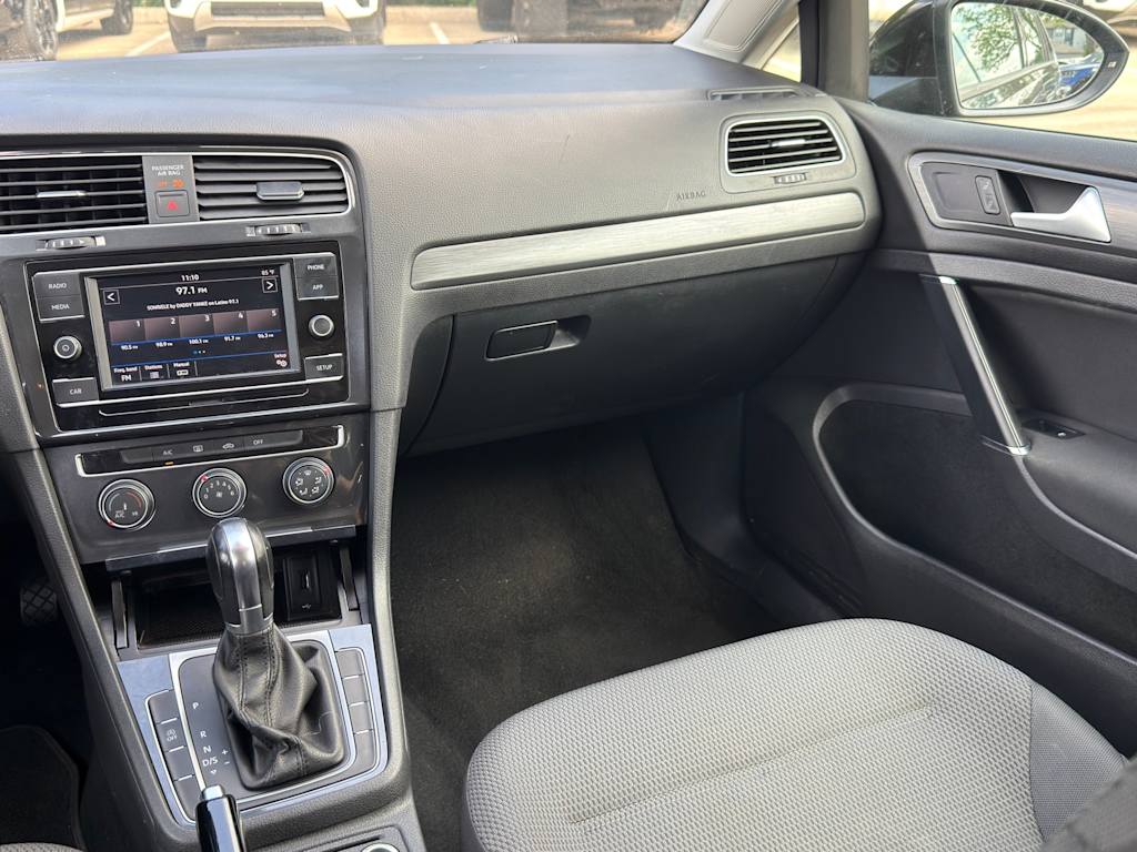 Thumbnail: 2019 Volkswagen Golf - 23