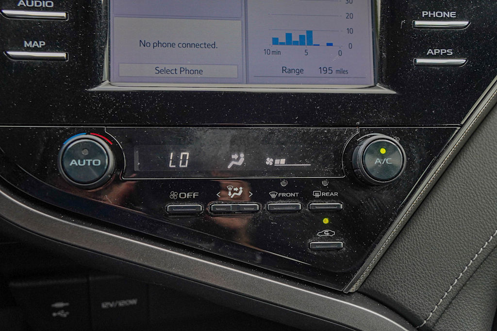 Thumbnail: 2019 Toyota Camry - 24