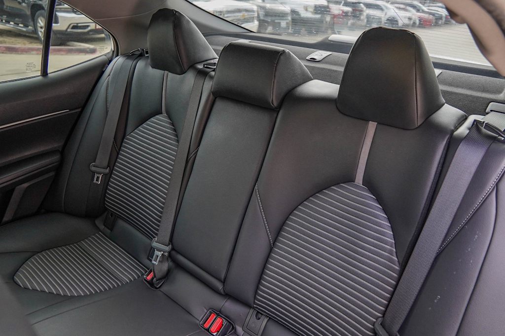 Thumbnail: 2019 Toyota Camry - 31