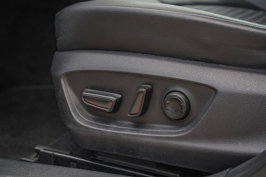 Thumbnail: 2019 Toyota Camry - 29