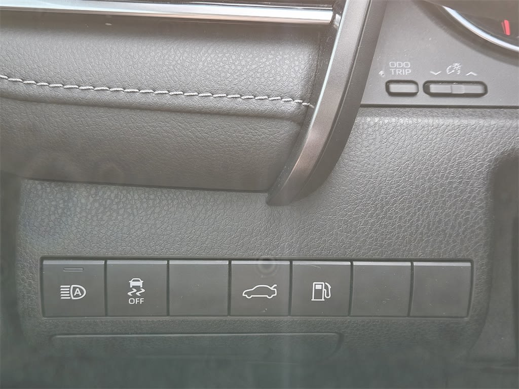 2018 Toyota Camry XSE 26