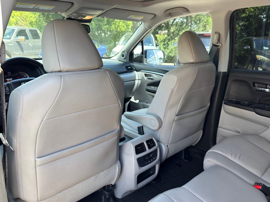 Thumbnail: 2017 Honda Pilot - 26