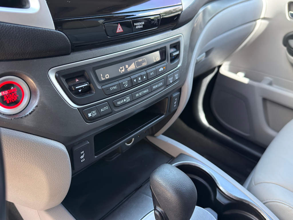 Thumbnail: 2017 Honda Pilot - 21