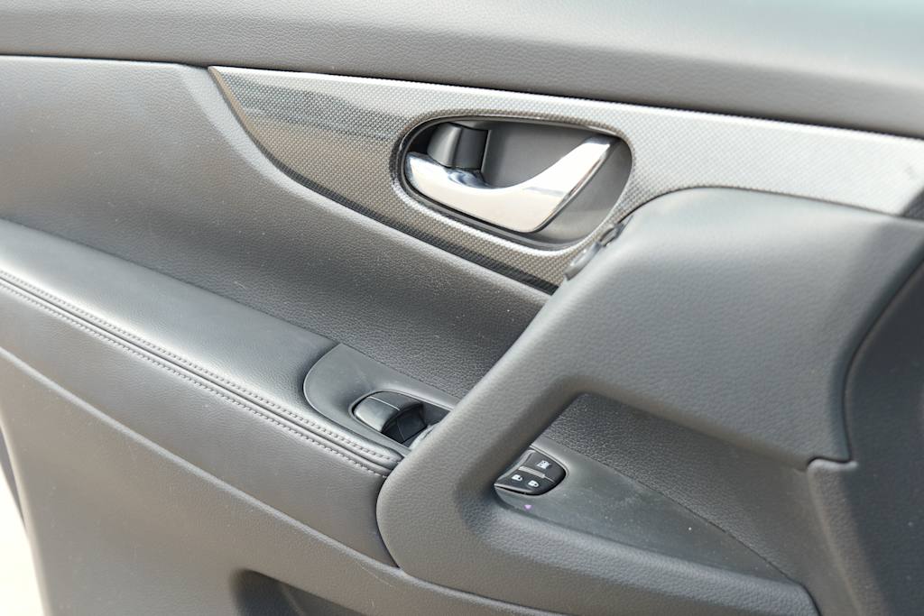 Thumbnail: 2015 Nissan Rogue - 25