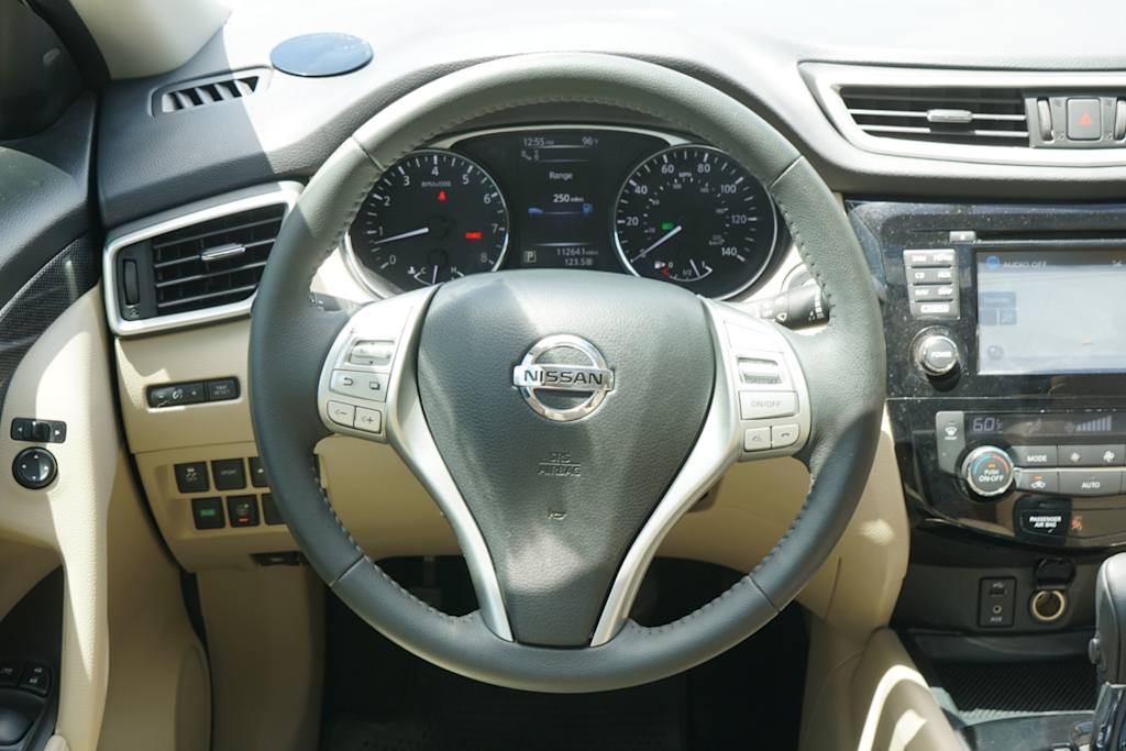 Thumbnail: 2016 Nissan Rogue - 10