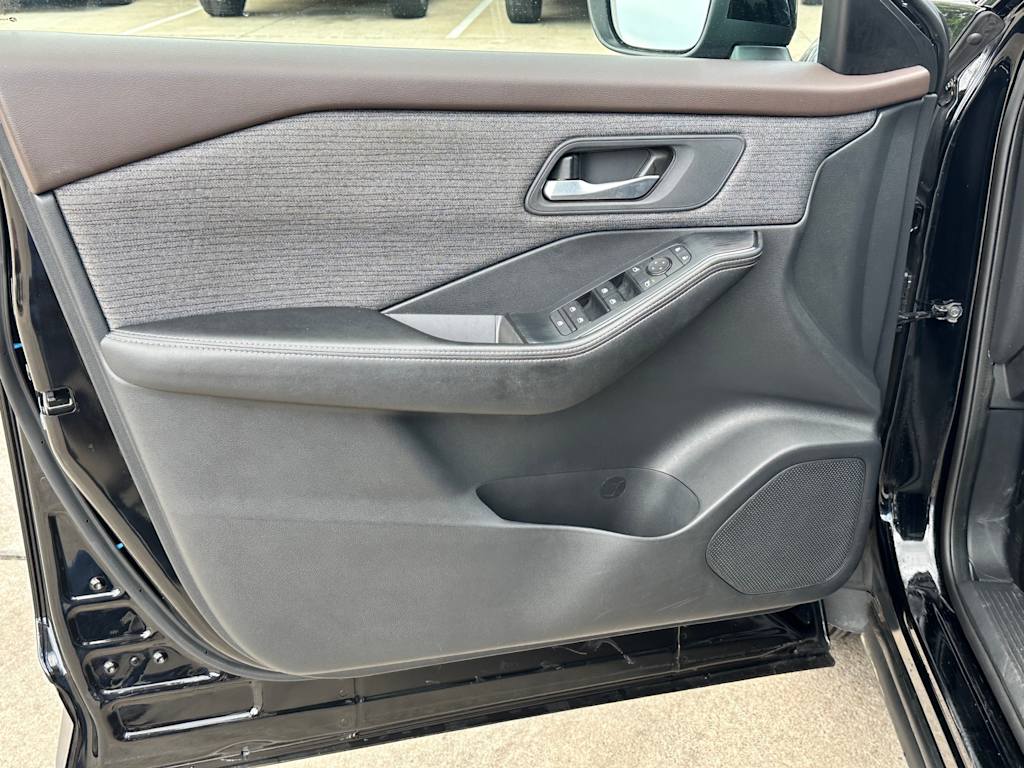 Thumbnail: 2021 Nissan Rogue - 22