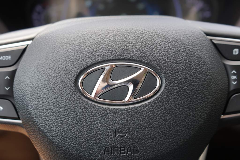 Thumbnail: 2019 Hyundai Santa Fe - 16