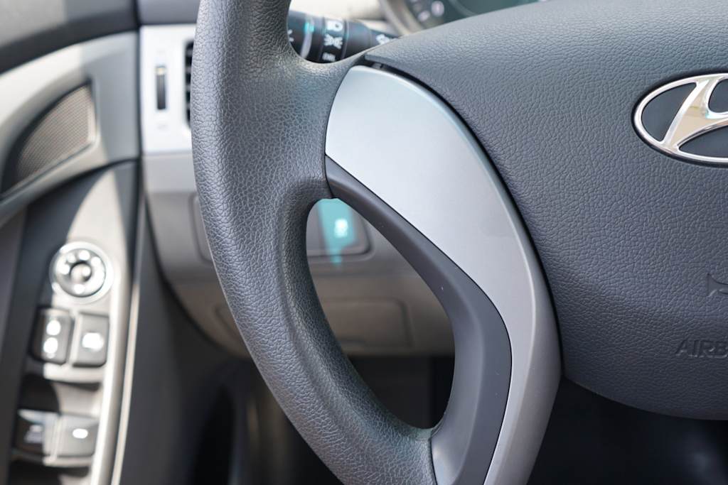 Thumbnail: 2016 Hyundai Elantra - 18