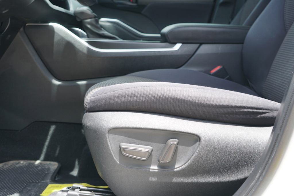Thumbnail: 2021 Toyota Highlander - 22