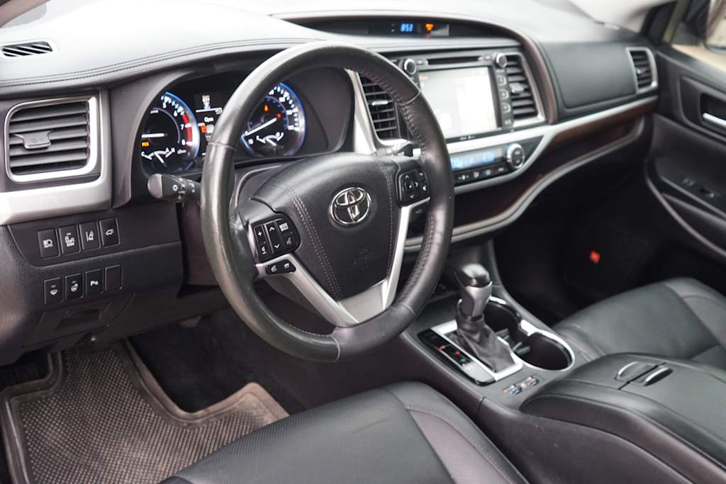 Thumbnail: 2015 Toyota Highlander - 2