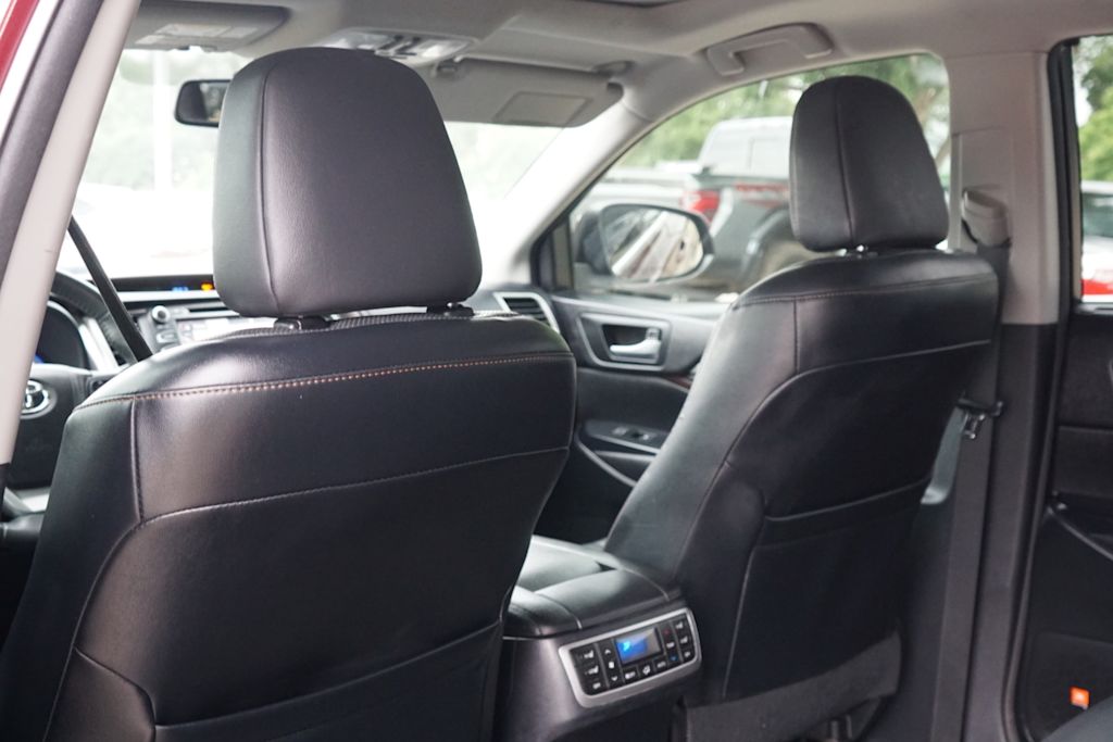 Thumbnail: 2015 Toyota Highlander - 9