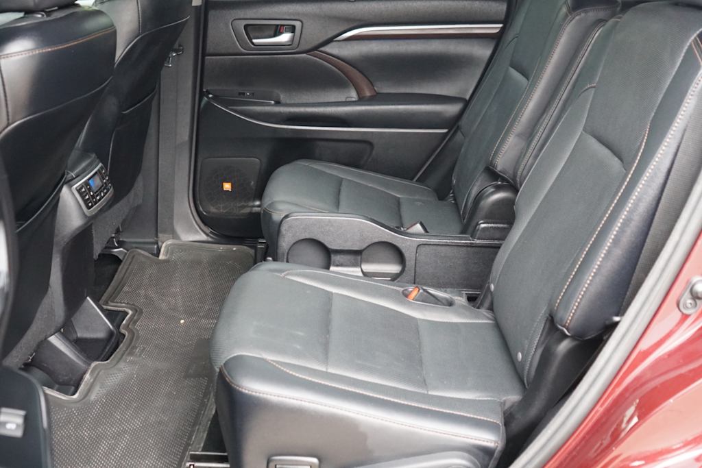 Thumbnail: 2015 Toyota Highlander - 26