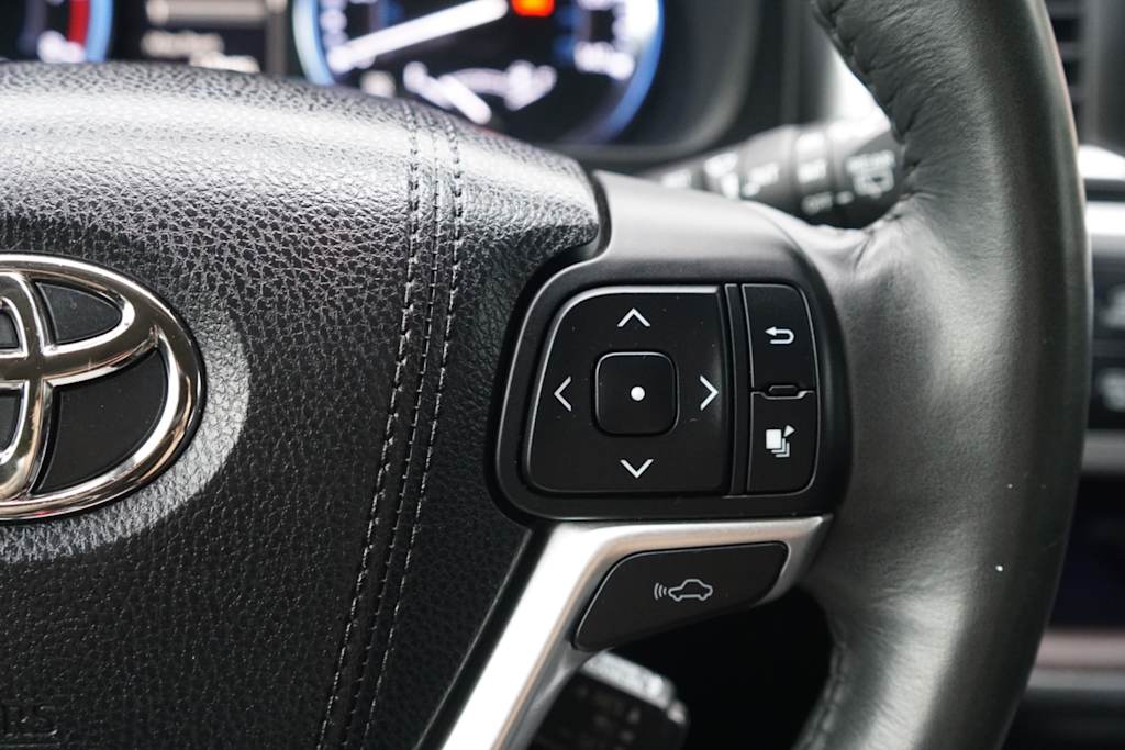 Thumbnail: 2015 Toyota Highlander - 21