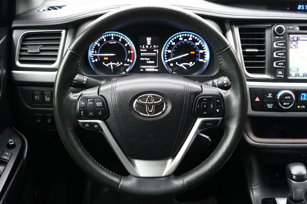 Thumbnail: 2015 Toyota Highlander - 10