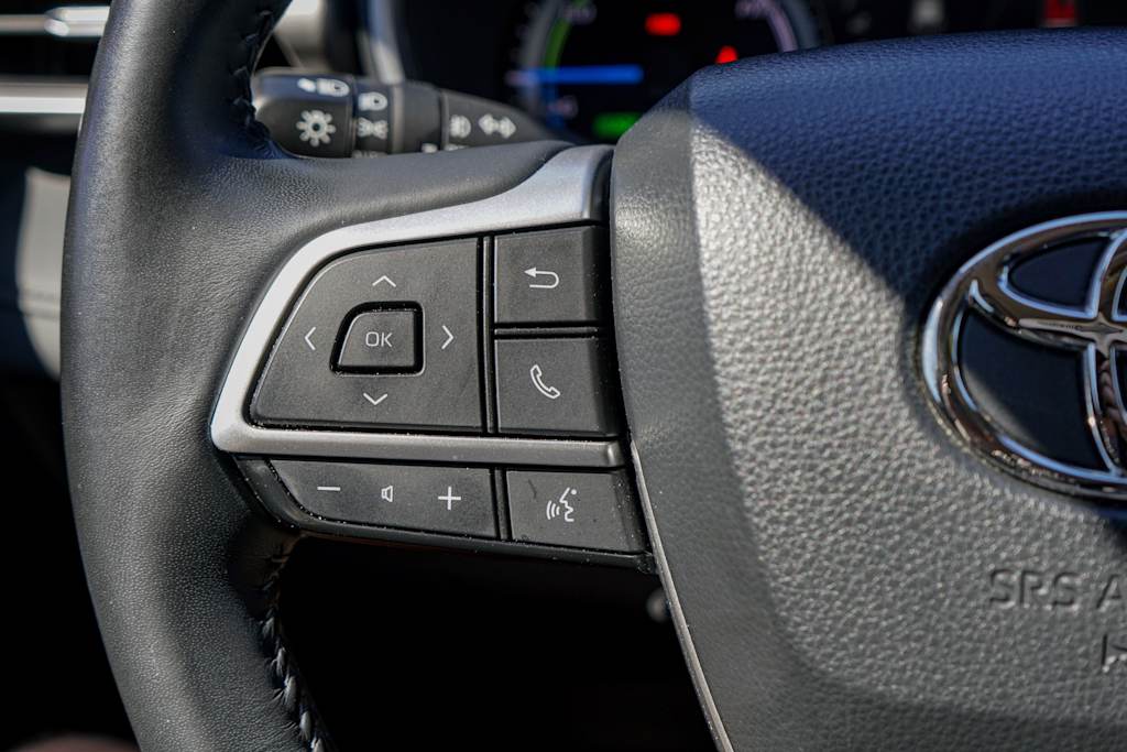 Thumbnail: 2023 Toyota Highlander - 17