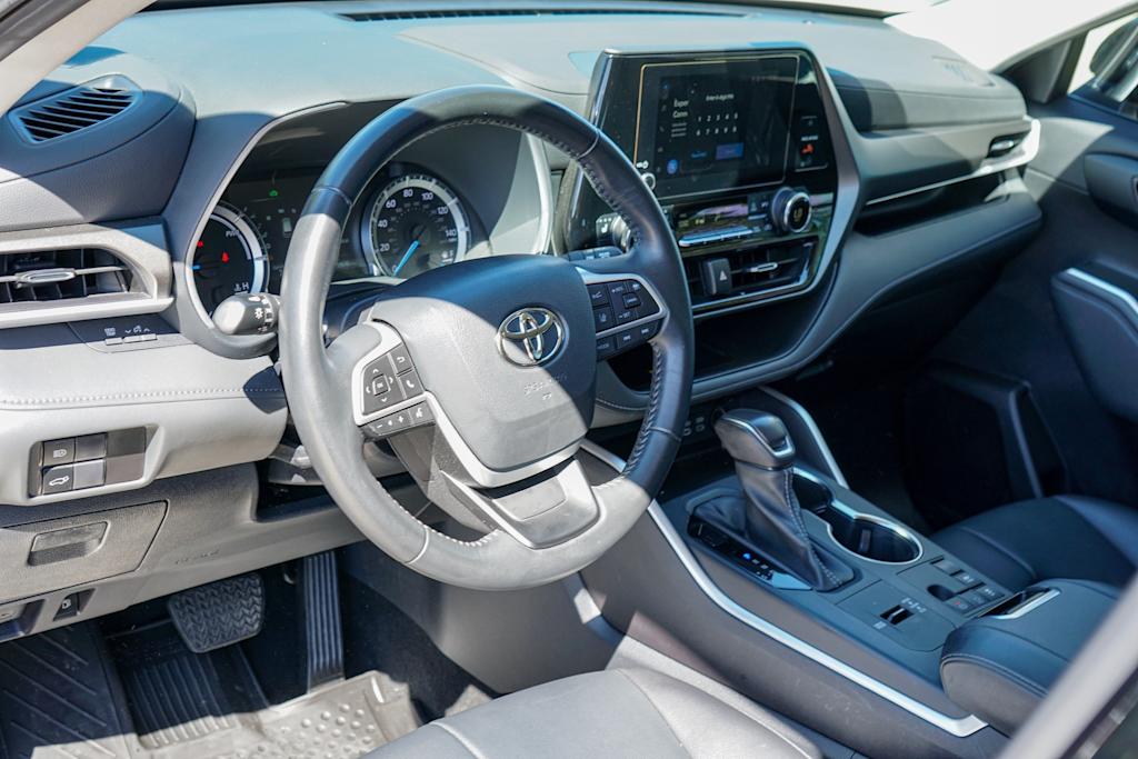 Thumbnail: 2023 Toyota Highlander - 2