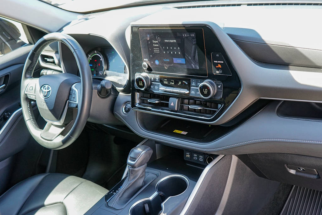 Thumbnail: 2023 Toyota Highlander - 12