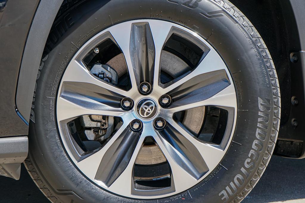 Thumbnail: 2023 Toyota Highlander - 6