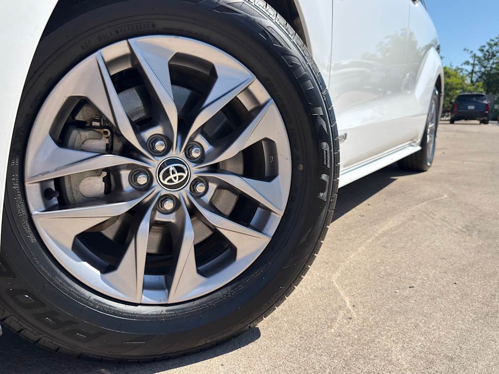 Thumbnail: 2021 Toyota Sienna - 7