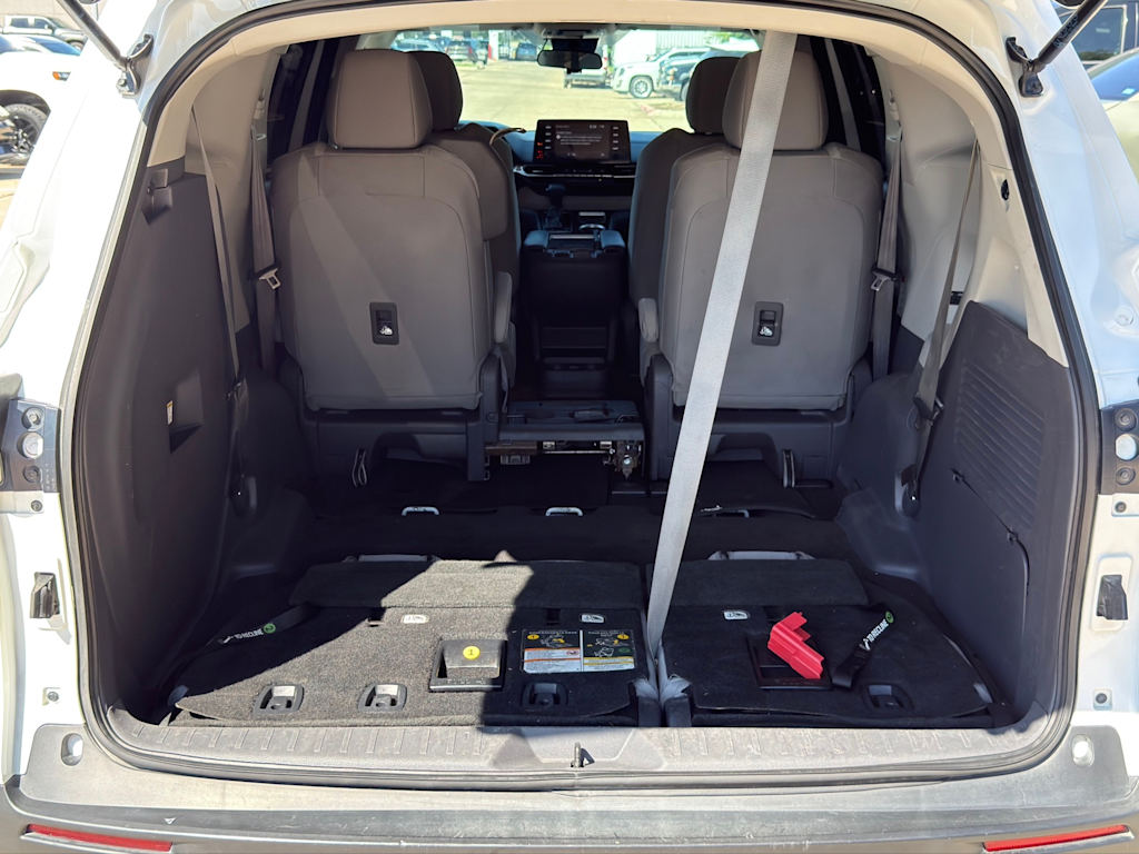 Thumbnail: 2021 Toyota Sienna - 11