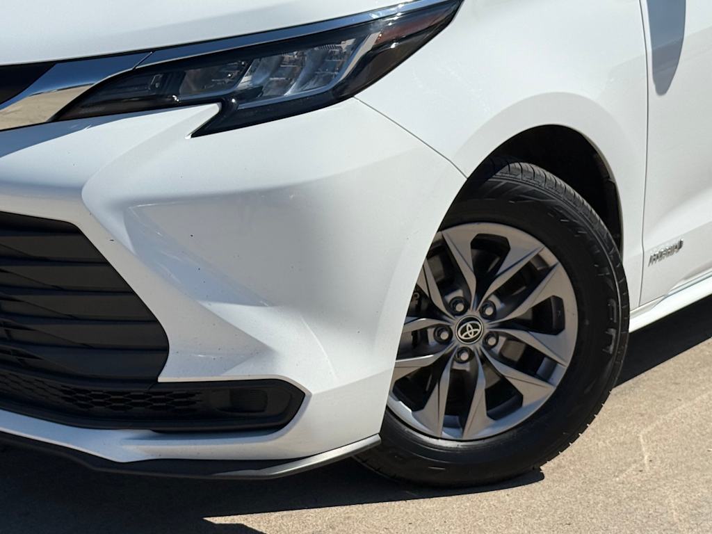 Thumbnail: 2021 Toyota Sienna - 18