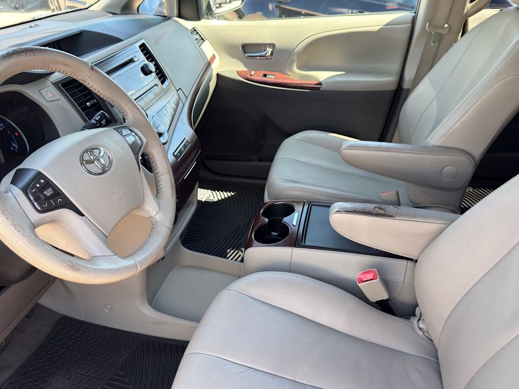 Thumbnail: 2012 Toyota Sienna - 10