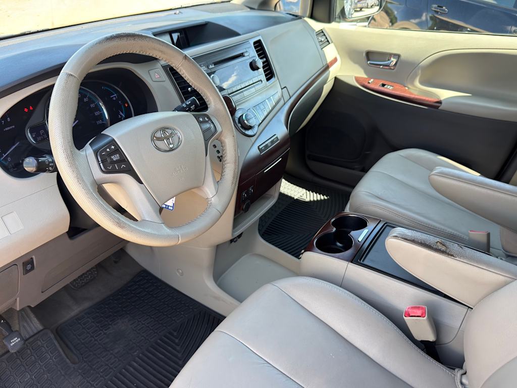 Thumbnail: 2012 Toyota Sienna - 2