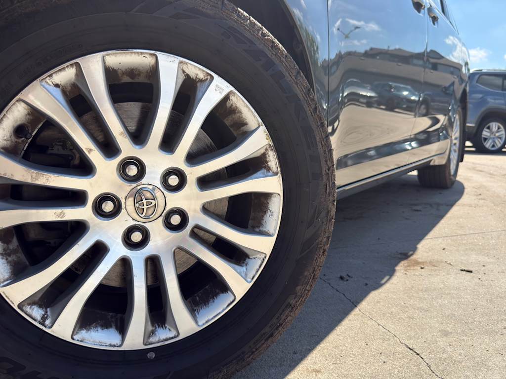 Thumbnail: 2012 Toyota Sienna - 8