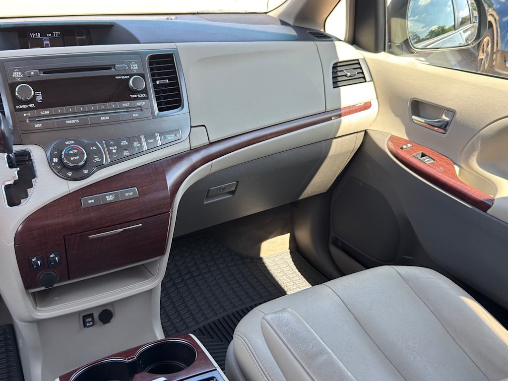 Thumbnail: 2012 Toyota Sienna - 14