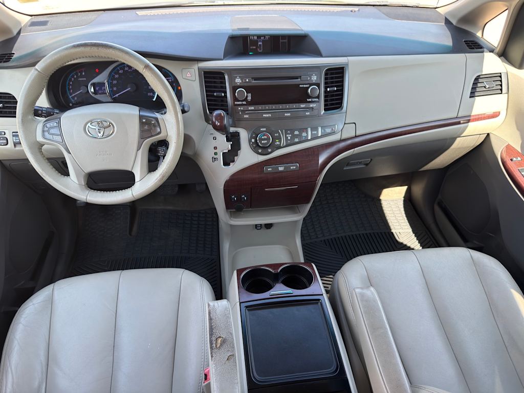 Thumbnail: 2012 Toyota Sienna - 13