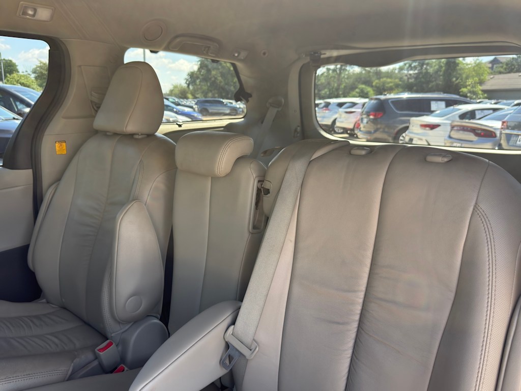 Thumbnail: 2012 Toyota Sienna - 26
