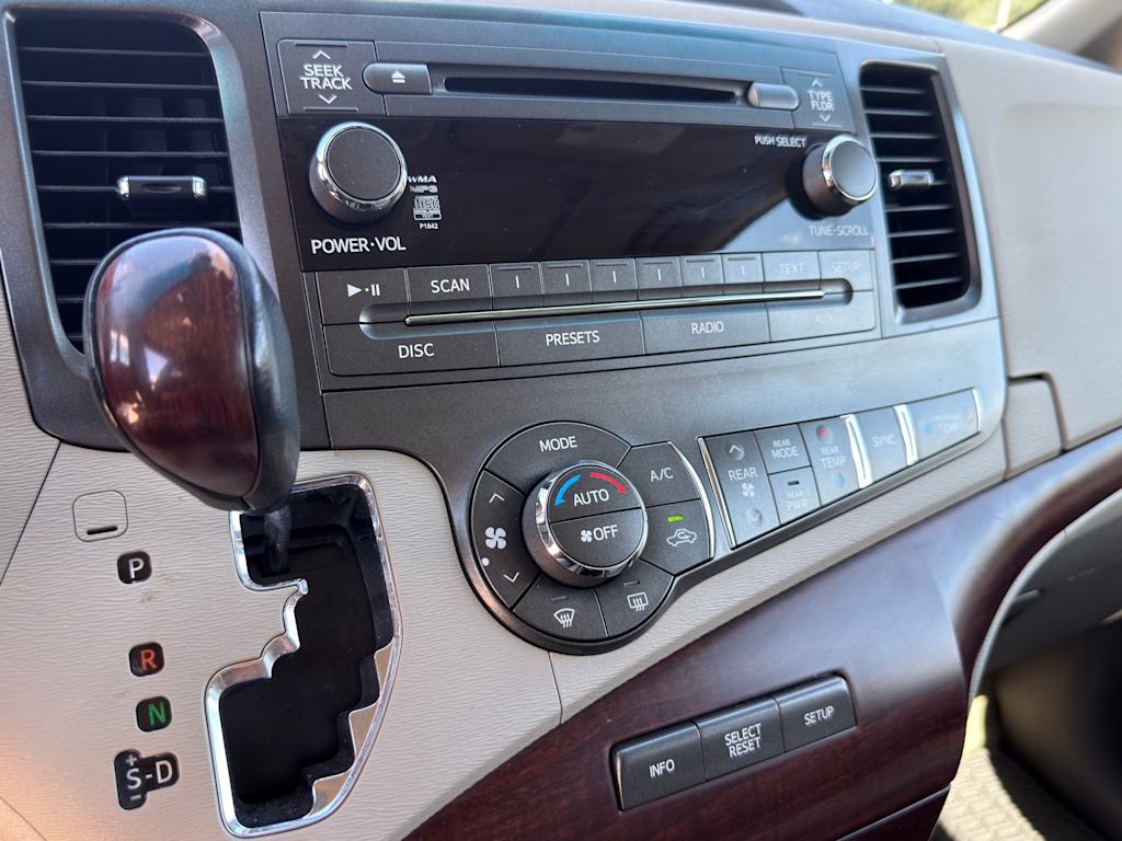 Thumbnail: 2012 Toyota Sienna - 15