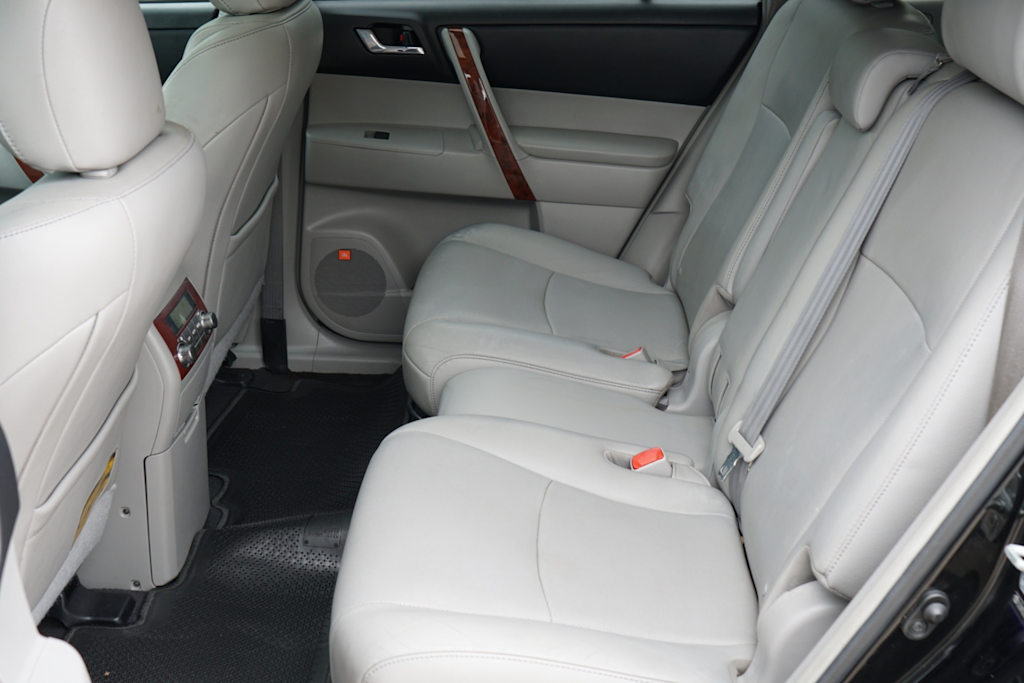 Thumbnail: 2013 Toyota Highlander - 24