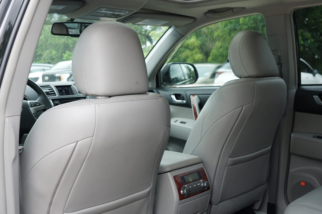 Thumbnail: 2013 Toyota Highlander - 23
