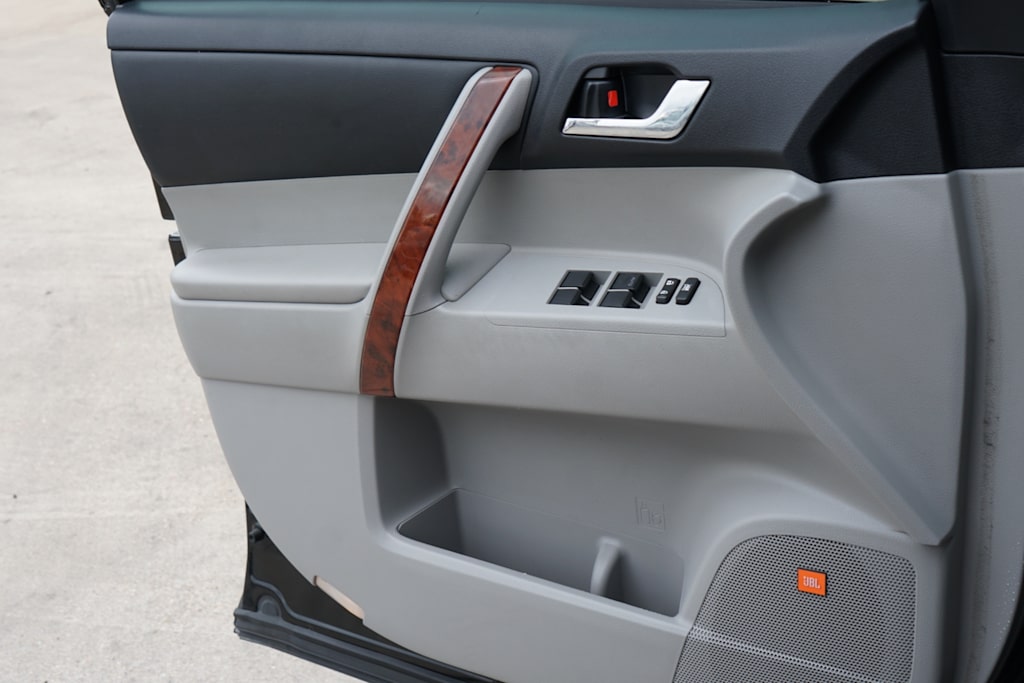 Thumbnail: 2013 Toyota Highlander - 20