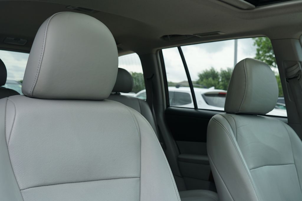 Thumbnail: 2013 Toyota Highlander - 28