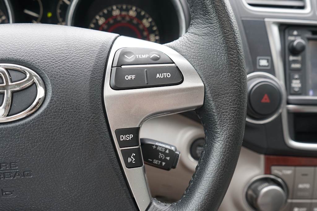 Thumbnail: 2013 Toyota Highlander - 18