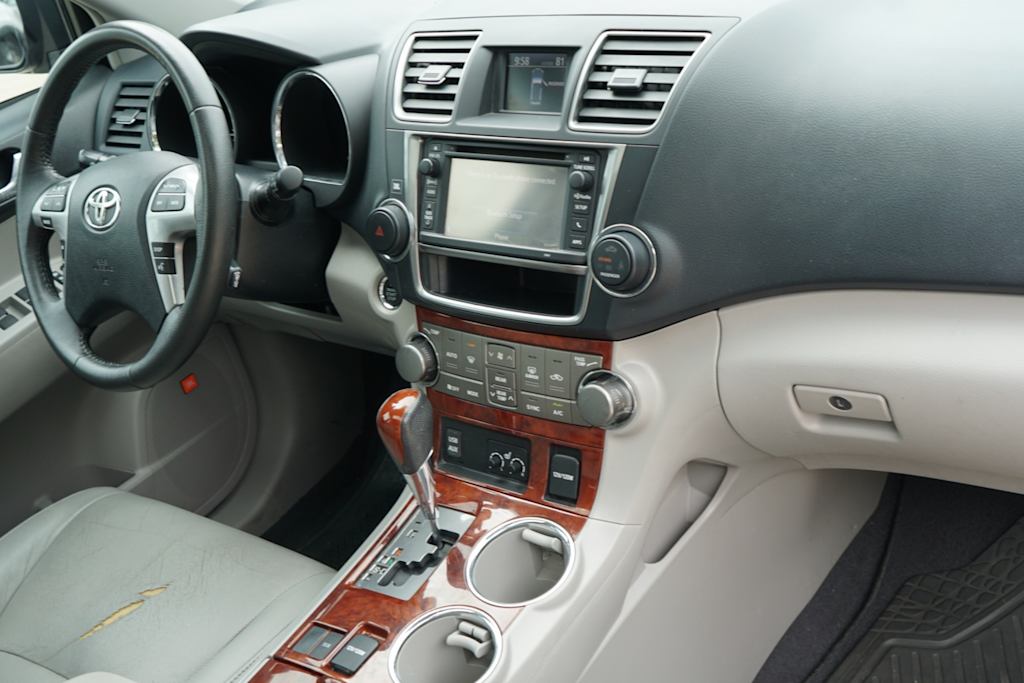 Thumbnail: 2013 Toyota Highlander - 10