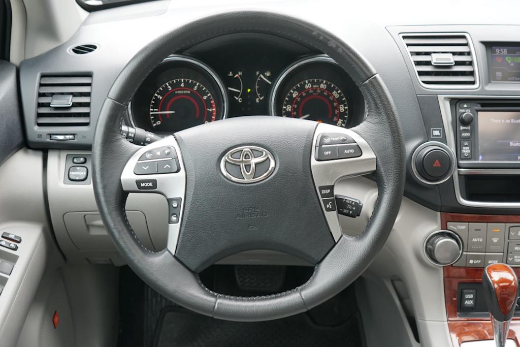 Thumbnail: 2013 Toyota Highlander - 9
