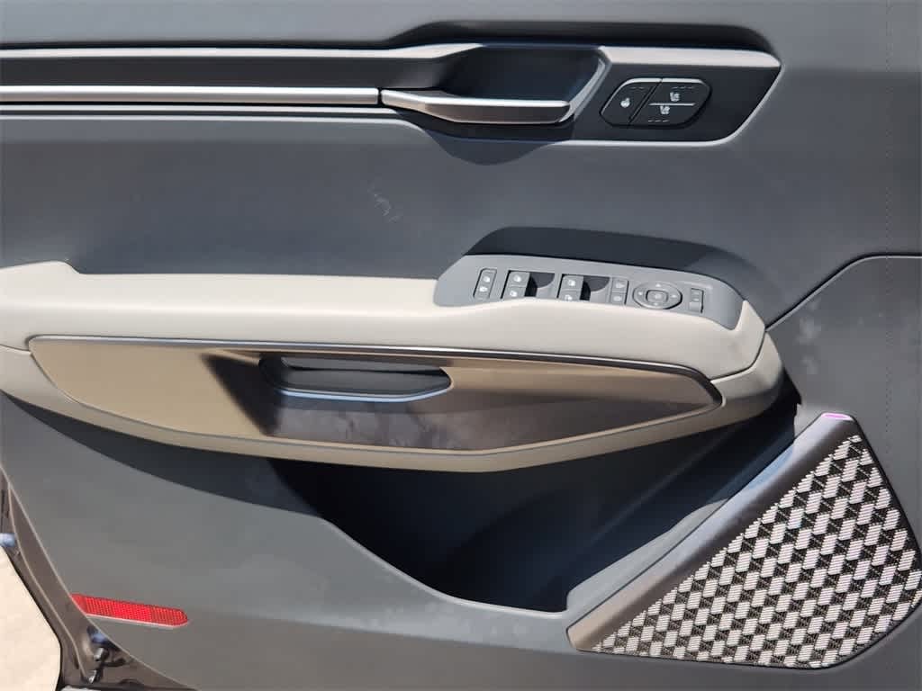 Thumbnail: 2025 Kia EV9 - 28