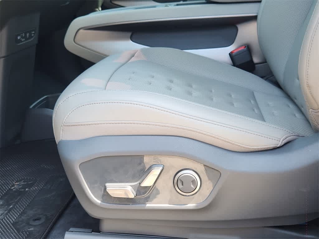 Thumbnail: 2025 Kia EV9 - 29