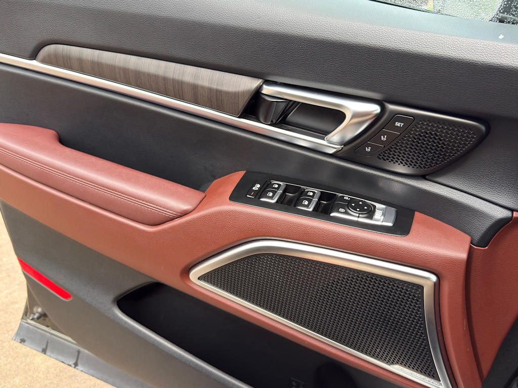 Thumbnail: 2023 Kia Telluride - 23