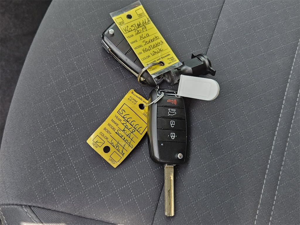 2019 Kia Sorento LX 16